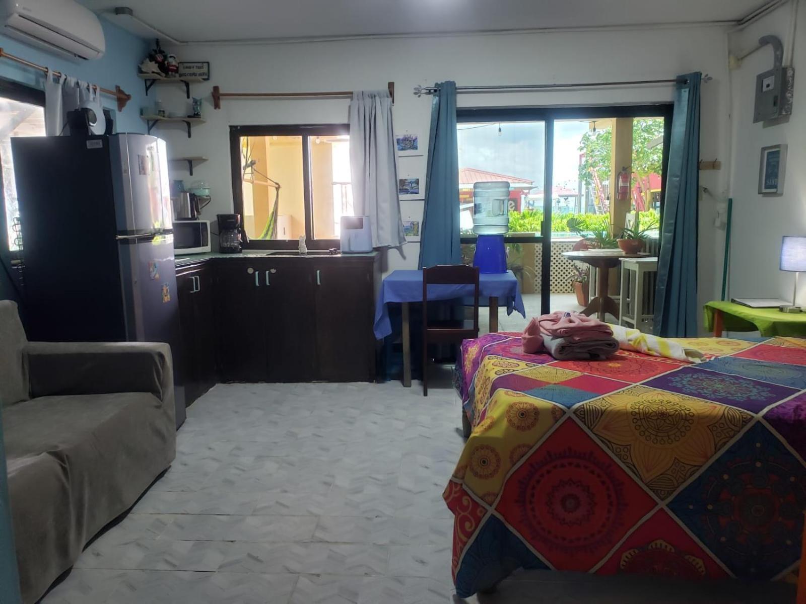 Beach Club Condos At Popeyes Caye Caulker Exterior photo